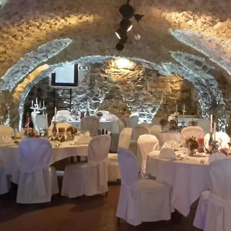 Zum Treuen Bartel 3*